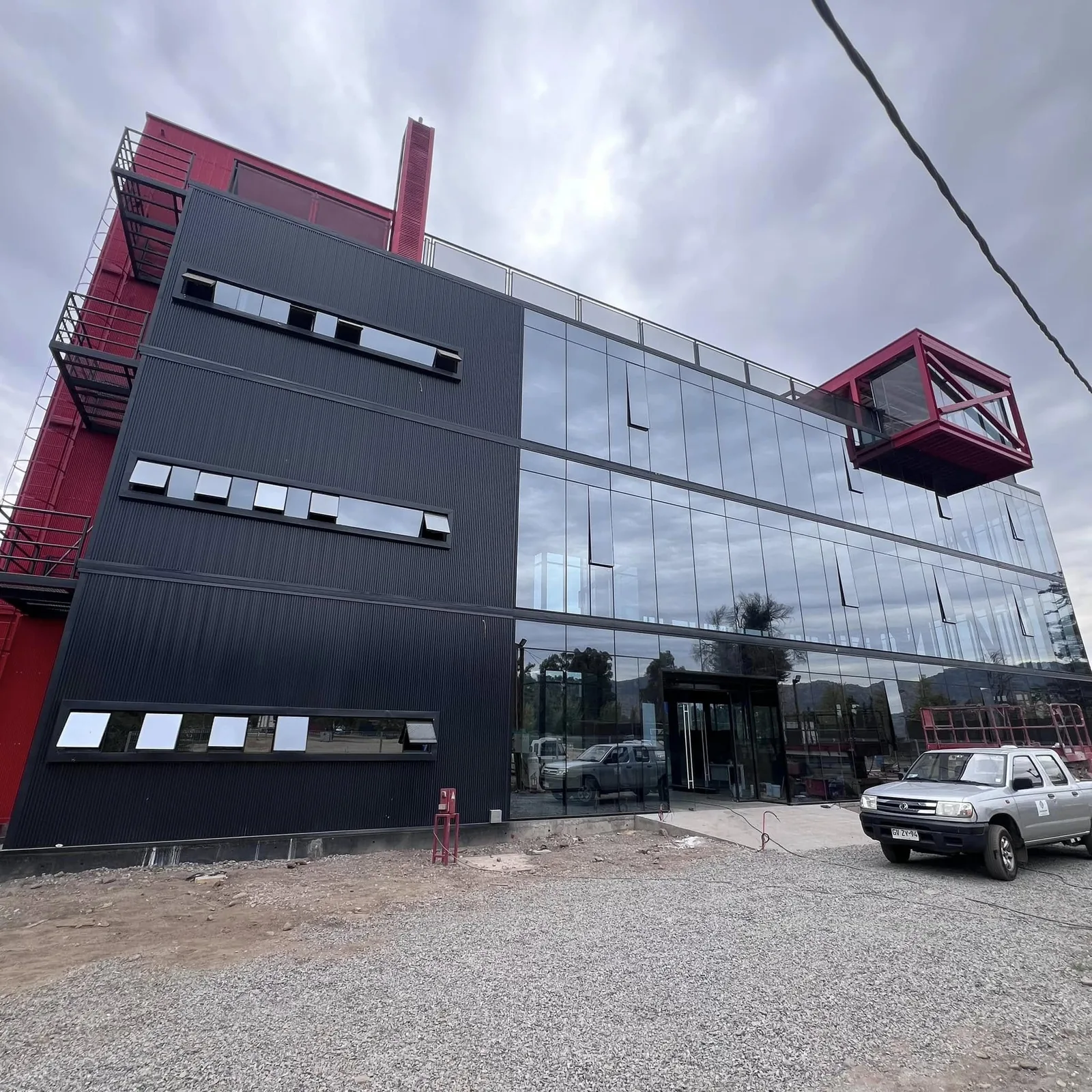 Proyecto de cerramientos y superficies vidriadas ejecutado por PROWIN