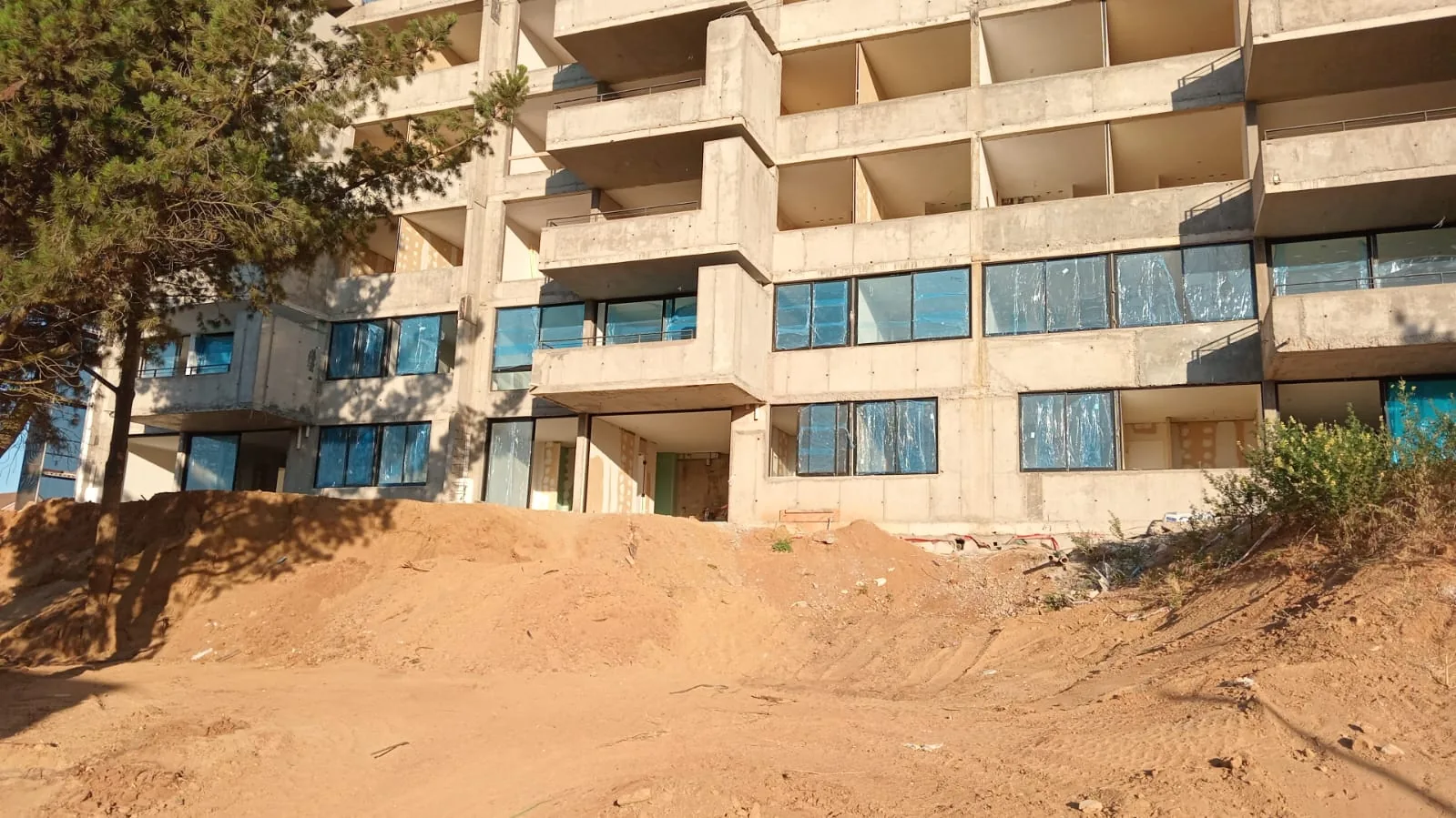 Instalación de ventanas en proyecto inmobiliario