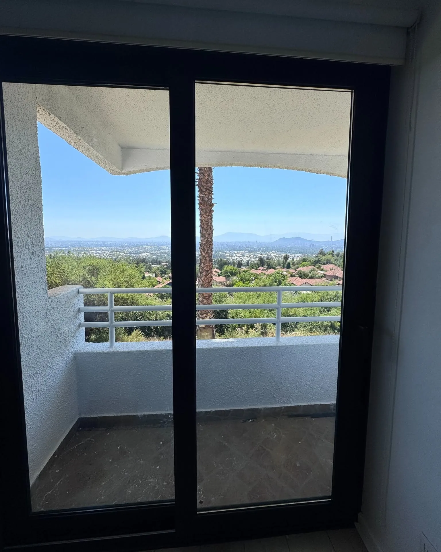 Ventana corredera de perfil oscuro