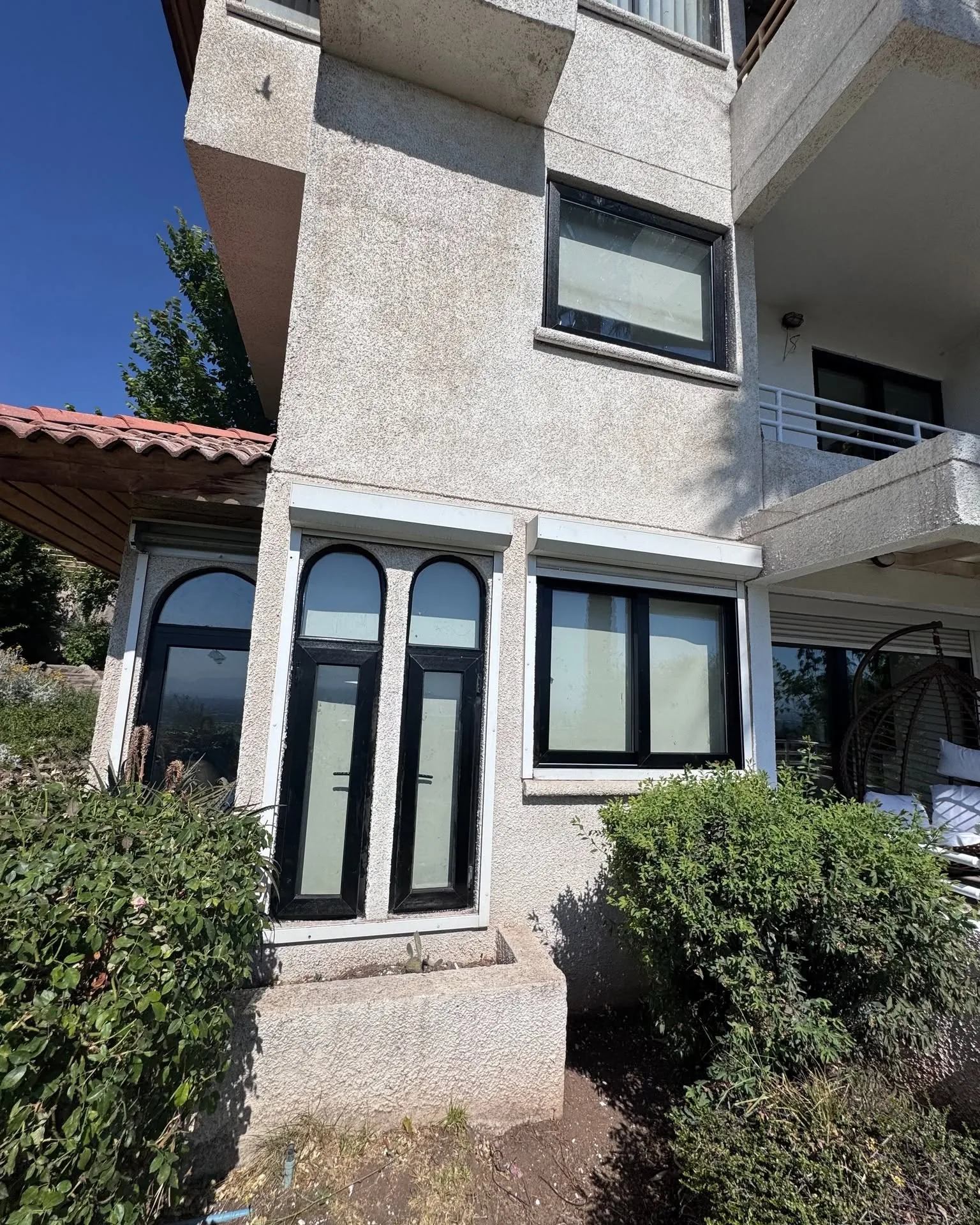 Conjunto de ventanas residenciales en fachada